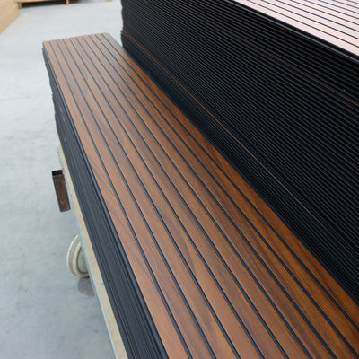 दीवार के लिए सजावटी पीवीसी छत पैनल वाणिज्यिक पीवीसी दीवार कवरिंग आंतरिक दीवार पैनल टिकाऊ आसान साफ ​​दीवार सामग्री