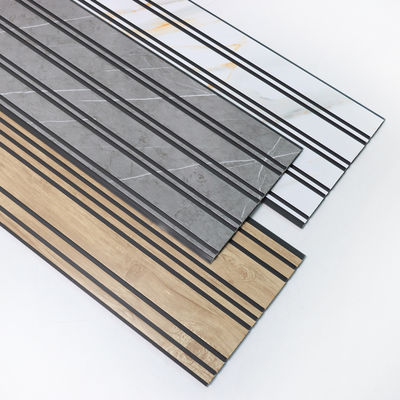 वाणिज्यिक ग्रेड पीवीसी वॉल पैनल उच्च स्थायित्व नमी प्रूफ वॉल बोर्ड ऑफिस शॉप रेस्तरां होटल की दीवार के लिए