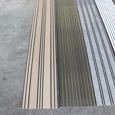 वाणिज्यिक ग्रेड पीवीसी वॉल पैनल उच्च स्थायित्व नमी प्रूफ वॉल बोर्ड ऑफिस शॉप रेस्तरां होटल की दीवार के लिए