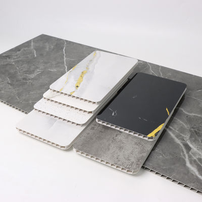 आधुनिक 3D पैटर्न अग्निरोधक पीवीसी शॉवर दीवार पैनल लक्जरी बाथरूम नवीनीकरण सामग्री