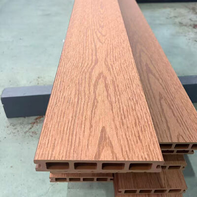 पूल और बाहरी पैदल मार्गों के लिए टिकाऊ आउटडोर डब्ल्यूपीसी डेकिंग वाटरप्रूफ कम्पोजिट फर्श