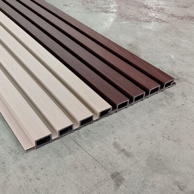 उच्च गुणवत्ता वाले बाहरी डब्ल्यूपीसी दीवार पैनल आउटडोर जलरोधक लकड़ी प्लास्टिक संरचना भवन सजावट के लिए