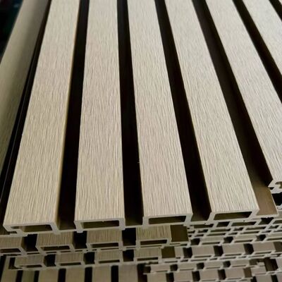 3डी खोखले नालीदार पीवीसी फ़्लूटेड डब्ल्यूपीसी ध्वनिक दीवार पैनल बाहरी सजावट पर चढ़ते हैं