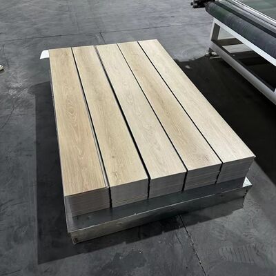 उच्च गुणवत्ता वाले लक्ज़री एसपीसी विनाइल प्लैंक फ़्लोरिंग एसपीसी फ़्लोरिंग ग्लॉसी पिसो फ्लोटेंटे