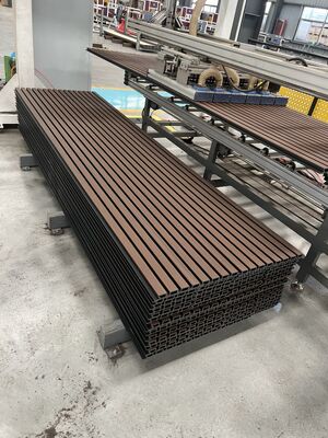 बेस्ट सेलिंग फायरप्रूफ डब्ल्यूपीसी वुड कम्पोजिट 219x26 आउटडोर वॉल पैनल क्लैडिंग को एक्सट्रूज़न स्टाइल