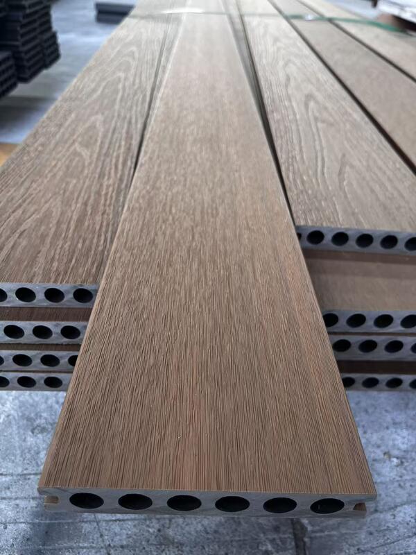 डब्ल्यूपीसी एंटीग्रीटास पैरा पिसीना वाई सुएलो बाहरी आउटडोर वाटरप्रूफ प्लास्टिक डेकिंग