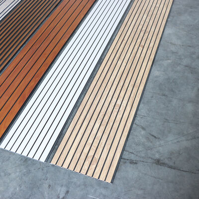 आधुनिक अंदरूनी छत की दीवार की सजावट के लिए नमी प्रतिरोधी आसानी से स्थापित होने वाला पीवीसी फ़्लूटेड छत दीवार पैनल